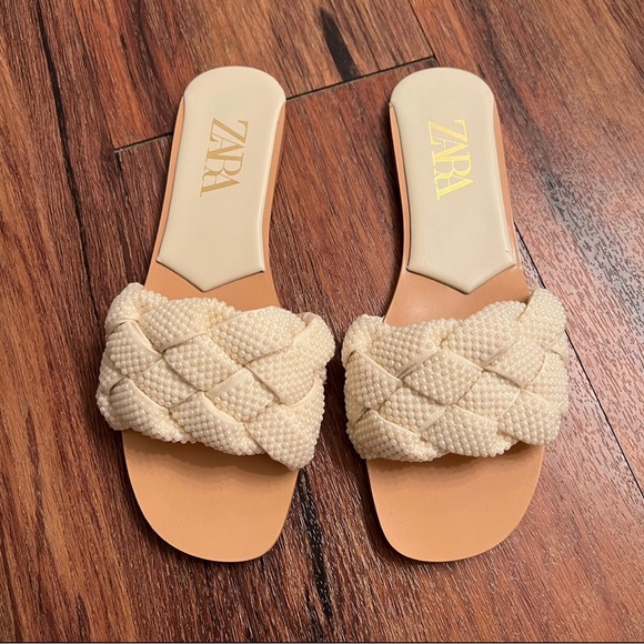 Pearl Detail Woven Slide Sandals! EUC! - Picture 5 of 9